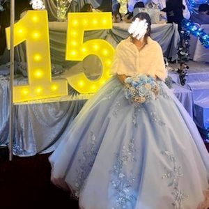 Fifteen Roses Quince dress. Light blue Lace-up back Size 4